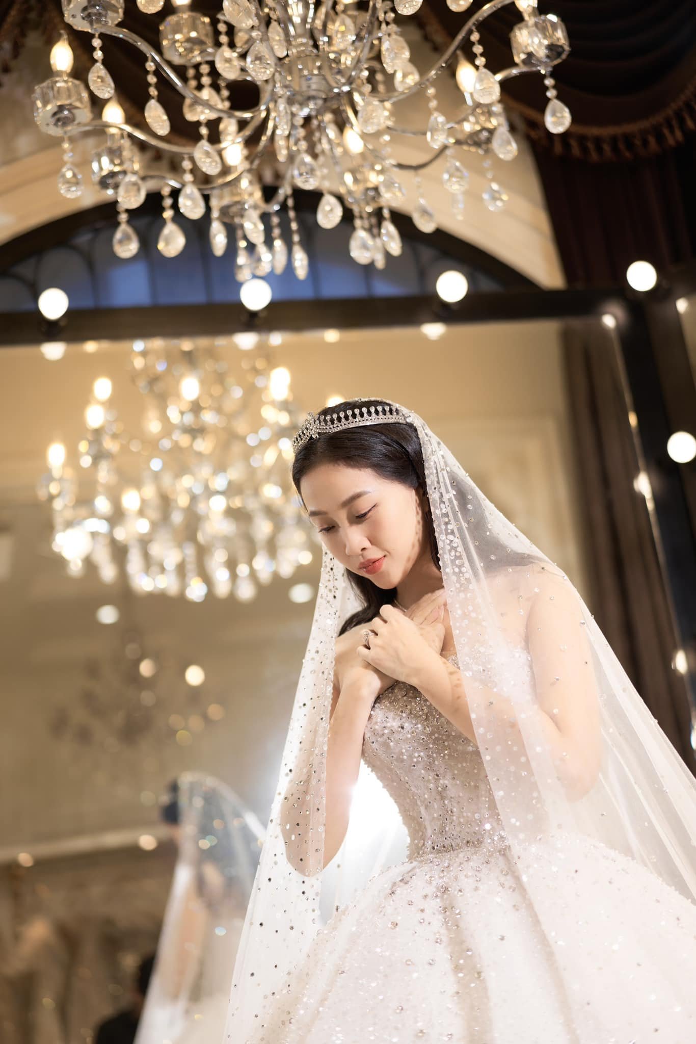 Bóc giá váy cưới của Liêu Hà Trinh, sang chảnh chẳng kém Minh Hằng, Lan Khuê... - 7