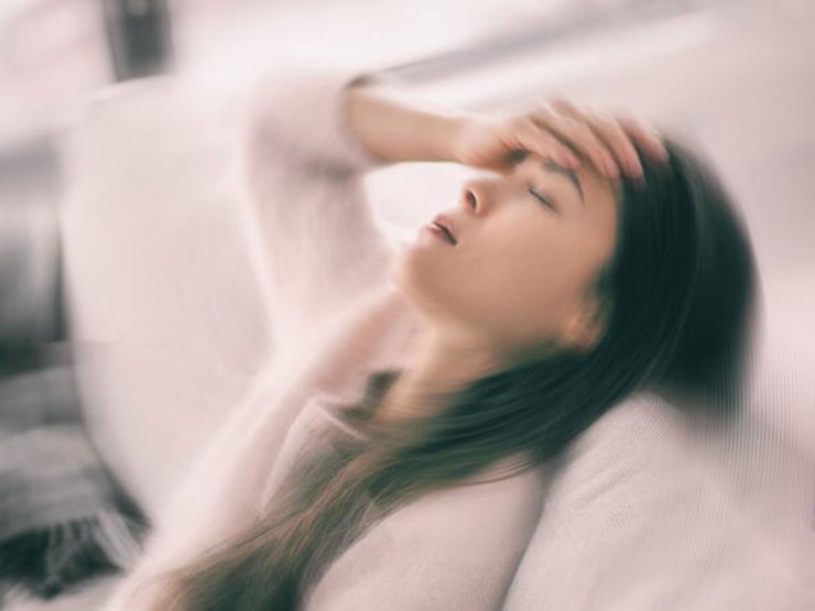 Cô gái liên tục quát mắng người yêu rồi lên cơn co giật, xuất huyết não