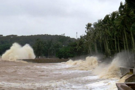 Áp thấp nhiệt đới sắp mạnh thành bão số 5, hướng vào Quảng Ngãi-Bình Định