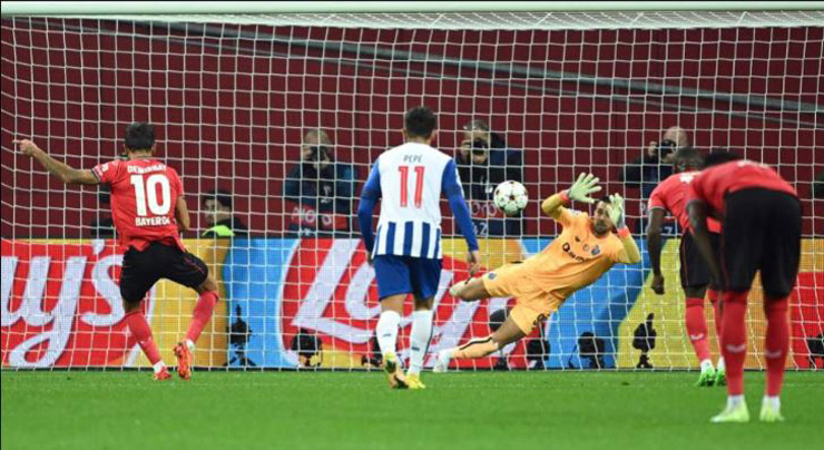 Diogo Costa (Porto) trở thành thủ môn đầu tiên trong lịch sử vừa kiến tạo, vừa cản phá phạt đền trong một trận đấu ở Champions League