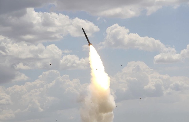Đạn tên lửa S-300 khai hỏa.