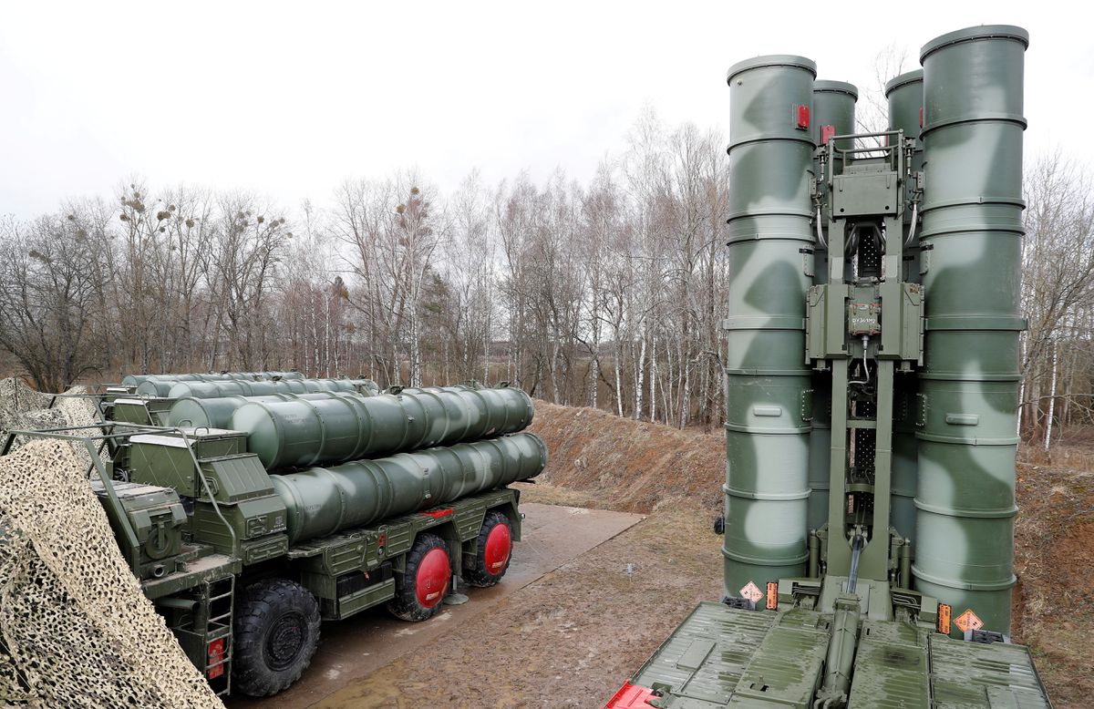 Tên lửa phòng không S-400 của Nga.