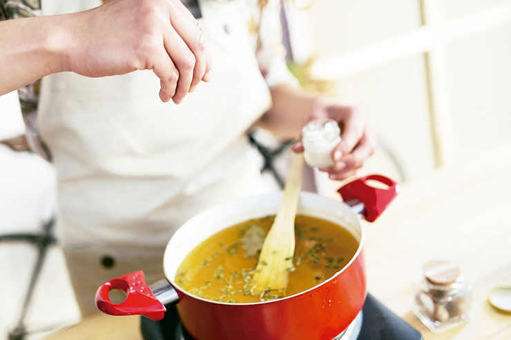 Sợ phù nề không dám ăn muối, người phụ nữ bị tim đập nhanh, hạ natri máu - 4