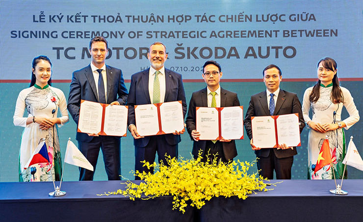 Lễ ký kết thoả thuận hợp tác chiến lược giữa TC Motor và Skoda Auto.