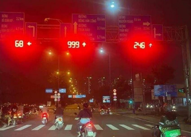 Người dân phải đợi tới 999 giây đèn đỏ ở đường Mai Chí Thọ, TP Thủ Đức. Ảnh chụp màn hình.