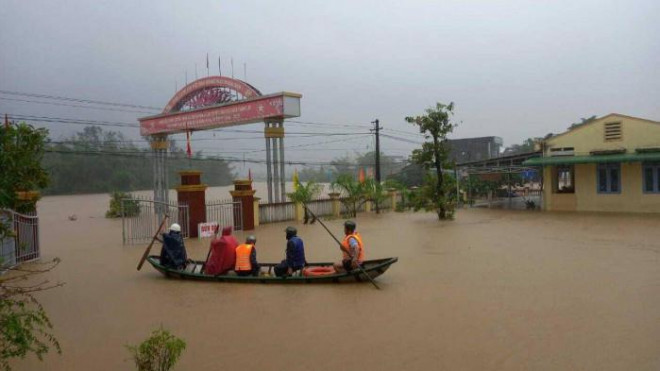 Đang chống lũ lại bị bão số 5 uy hiếp, Quảng Ngãi sẽ đối phó thế nào? - 2