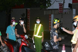 Tin tức trong ngày - CSGT Hải Phòng từ chối nghe điện thoại khi xử lý vi phạm nồng độ cồn