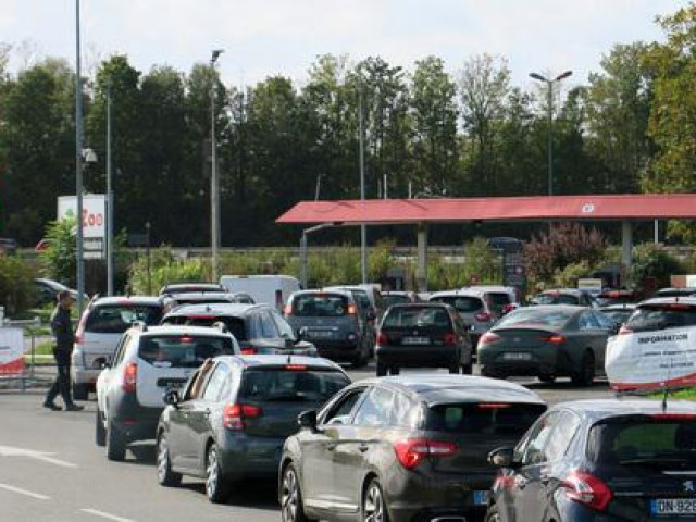 Thế giới - "Canh bạc" áp giá trần với dầu Nga