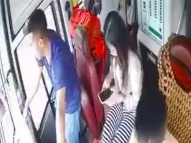 Tin tức trong ngày - Nữ hành khách bị nhân viên nhà xe sàm sỡ: Làm sao để thoát khỏi "yêu râu xanh"?