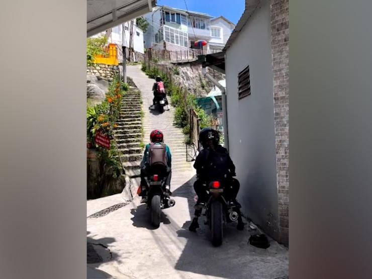 Xe máy - Xe đạp - Clip: Tay lái yếu, phượt thủ suýt gặp nạn khi lên con dốc ở Đà Lạt