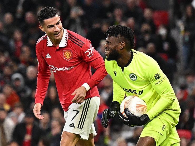 Bóng đá - Choáng MU sút 34 quả vào 1: Thủ môn hóa "người nhện", Ronaldo thán phục