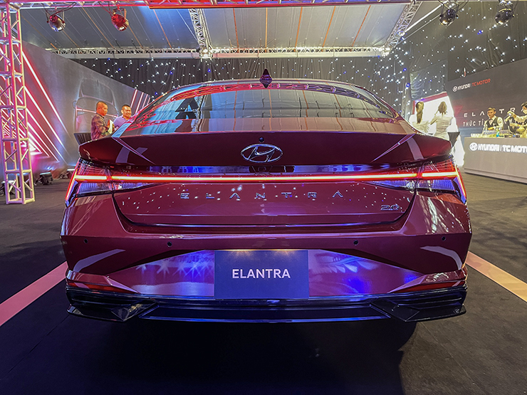 Hyundai Elantra mới ra mắt tại Việt Nam, giá từ 599 triệu đồng - 9