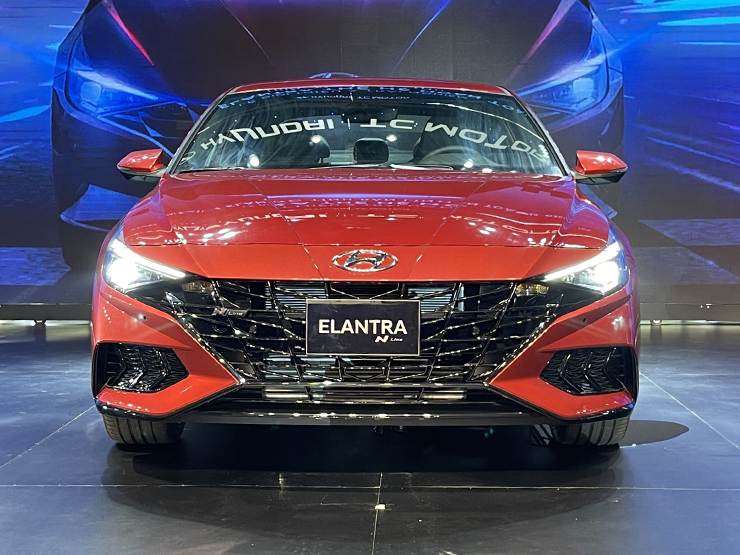 Hyundai Elantra mới ra mắt tại Việt Nam, giá từ 599 triệu đồng - 3