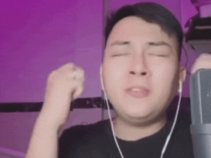 Hoài Lâm bật khóc trên livestream sau khi bị chê phát tướng