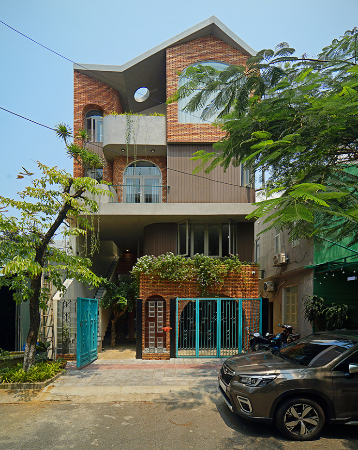 Căn nhà này được xây dựng trên một mảnh đất rộng 130m2 ở thành phố Đà Nẵng.
