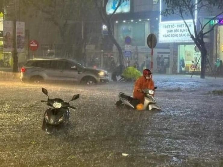 Lý giải nguyên nhân Đà Nẵng mưa to khủng khiếp, ngập lụt khắp nơi
