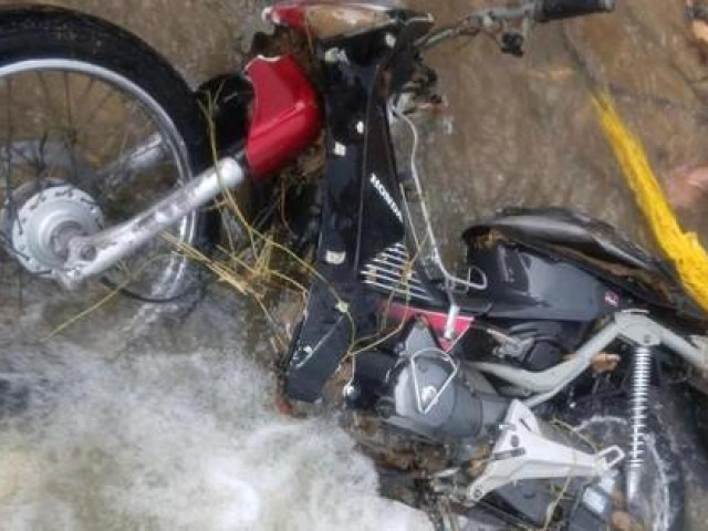 Tìm thấy xe máy của kỹ sư mất tích trong vụ sạt lở thủy điện ở Quảng Ngãi