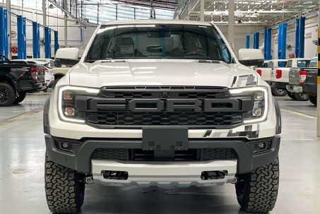 Đại lý Việt Nam nhận đặt cọc xe bán tải Ford Ranger Raptor 2023