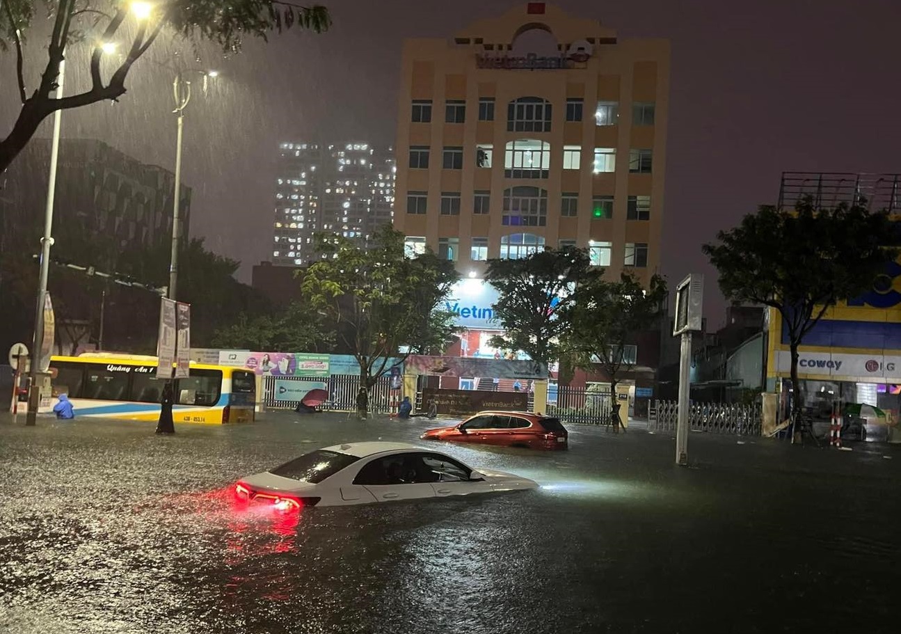 Trận mưa lịch sử khiến nhiều tuyến đường ở Đà Nẵng ngập sâu. Ảnh: FB Đà Nẵng