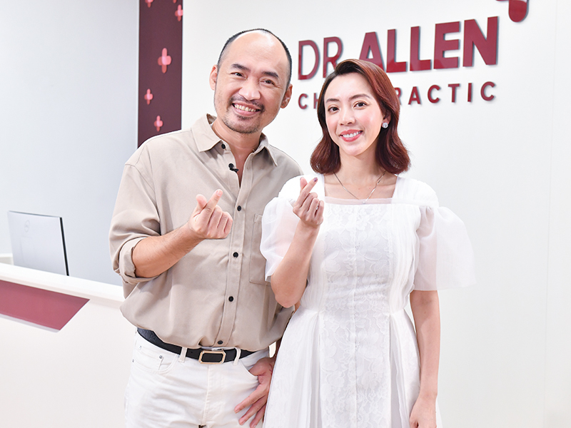 Vợ chồng Tiến Luật - Thu Trang hài lòng với kết quả điều trị tại Dr. Allen Chiropractic.