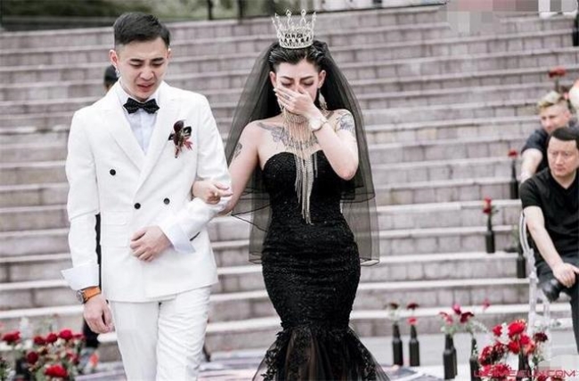 Ngoài ra, họ cũng cần chú ý đến vấn đề về nội y để đảm bảo hình ảnh chỉn chu của bản thân.
