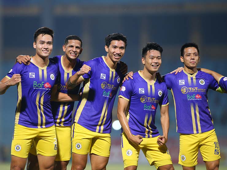 Bóng đá - "Hà Nội thắng Hải Phòng làm quà cưới Chủ tịch CLB và Hoa hậu Mỹ Linh"