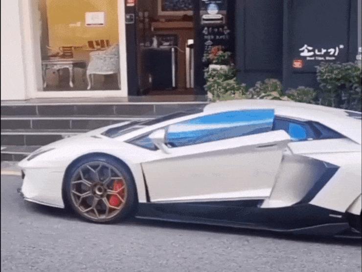 Ô tô - Clip: Nỗi khổ khi "người khổng lồ" lái siêu xe