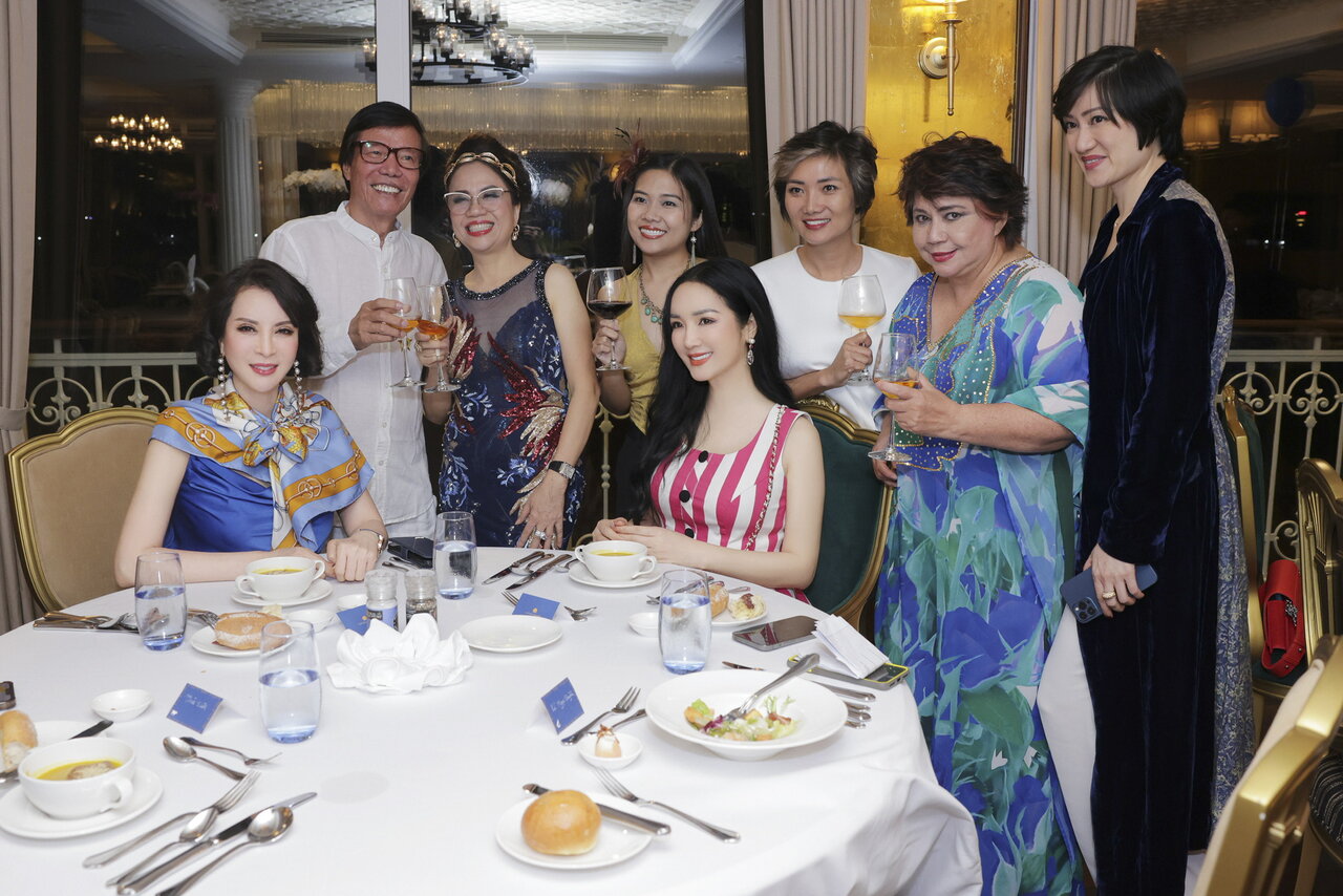 Thanh Mai, Giáng My ăn vận sang chảnh, lộng lẫy dự tiệc du thuyền - 7