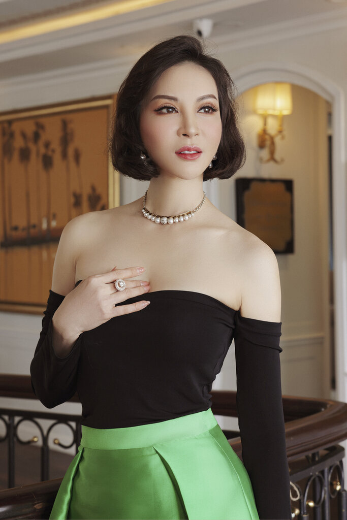 Thanh Mai, Giáng My ăn vận sang chảnh, lộng lẫy dự tiệc du thuyền - 4