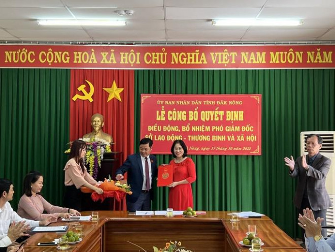 Phó giám đốc Sở xin thôi việc ngay lễ công bố quyết định bổ nhiệm - 1