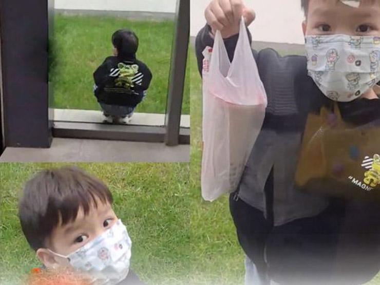 Bạn trẻ - Cuộc sống - Clip: Cậu bé ngồi đợi mẹ đi làm về có hành động “đốn tim” dân mạng