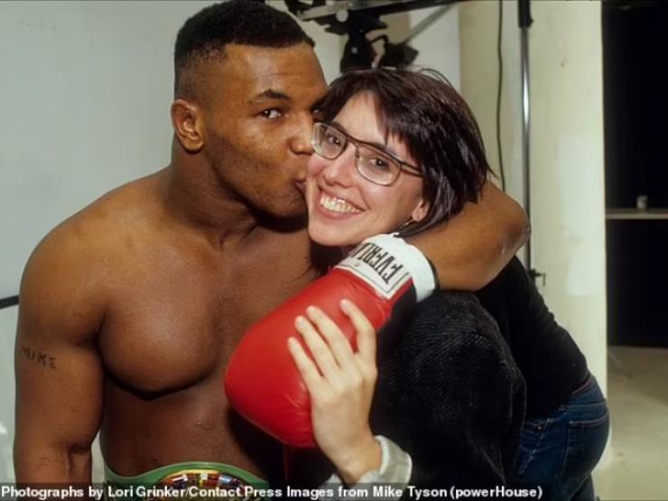 ”Tay đấm thép” Mike Tyson 17 tuổi bị người đẹp ”cho vào đời”
