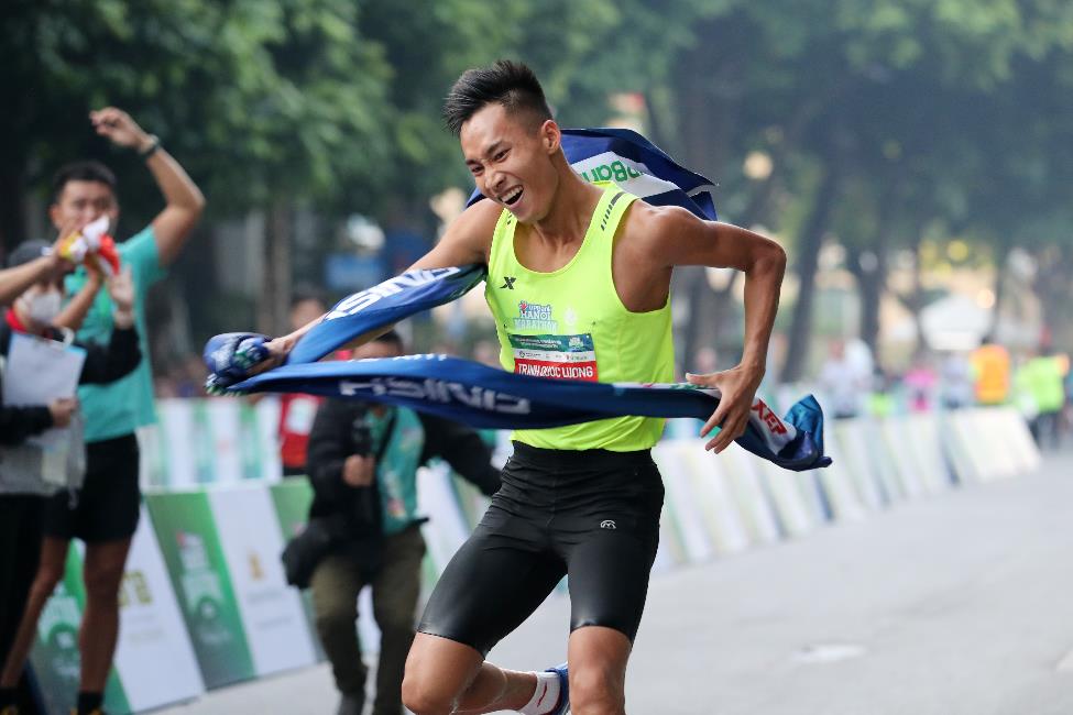 Hàng loạt kỷ lục mới được thiết lập tại VPBank Hanoi Marathon 2022 - 2