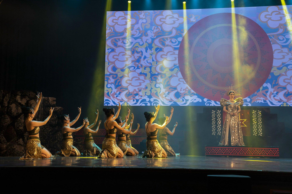 Nữ ca sĩ Minh Chi hóa thân vào hình ảnh Nữ Thần Mặt Trời