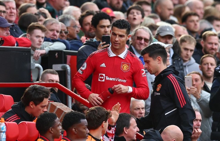 Ngày &#34;ma ám&#34; của Ronaldo: Hụt bàn thắng, ăn thẻ vàng, nổi cáu vì bị thay ra - 8