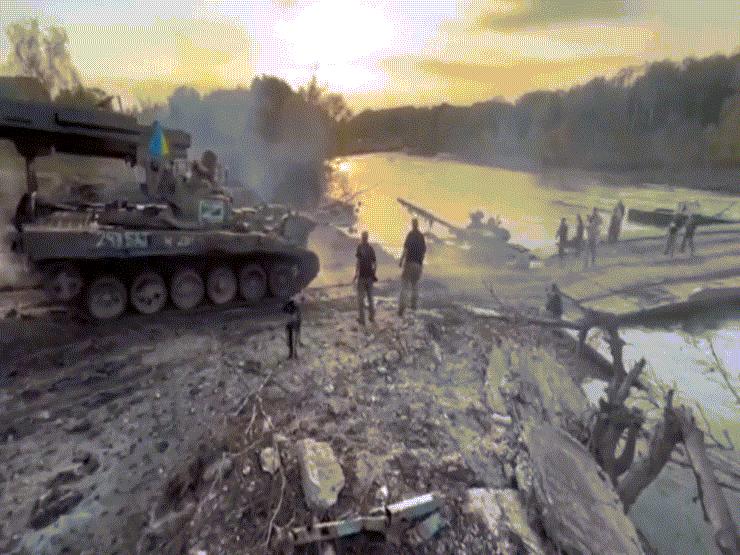 Thế giới - VIDEO: Ukraine trục vớt xe tăng chủ lực T-90A của Nga