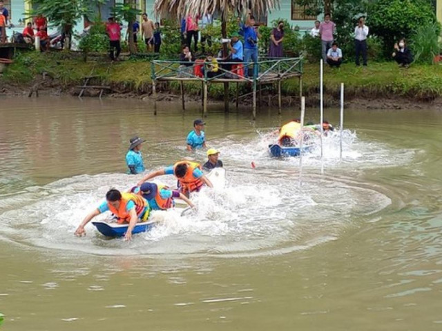 Du lịch - Xem kéo co bằng xuồng ba lá, cười vỡ bụng!