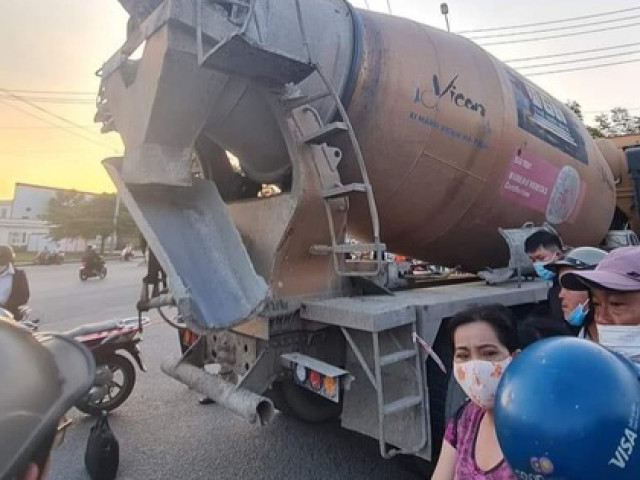 Tin tức trong ngày - Va chạm với xe bồn sau giờ học, 2 học sinh nghèo và mẹ tử vong