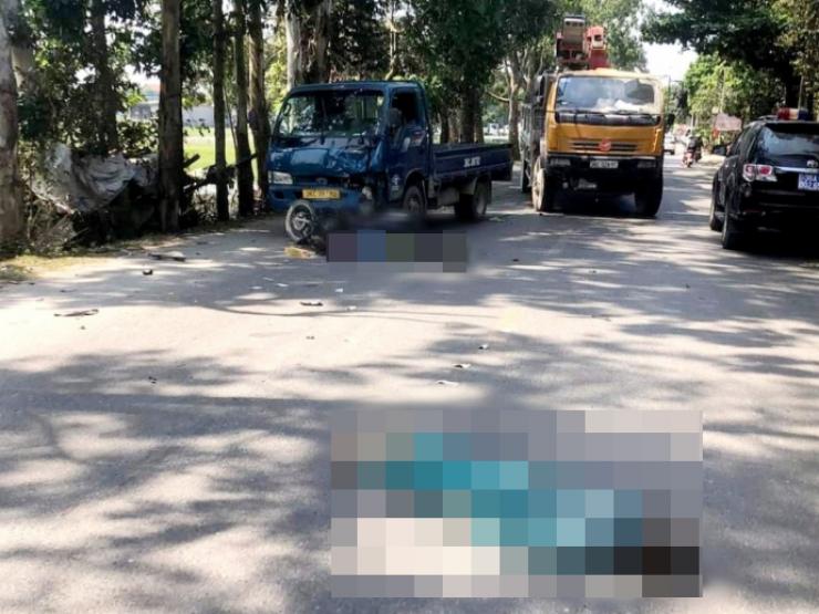 Tin tức trong ngày - Xe máy tông trực diện ô tô tải, 2 người tử vong