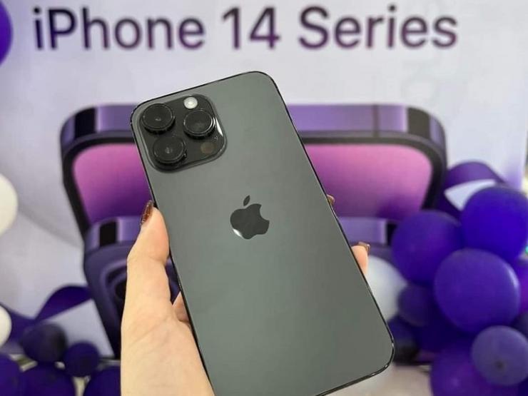 iPhone 14 chính hãng lên kệ tại Việt Nam, hàng xách tay ”rớt giá thảm”