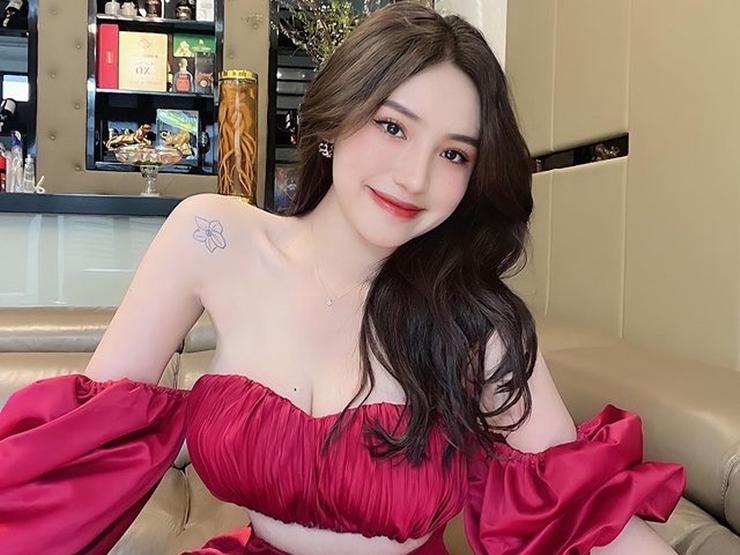 Làm đẹp - Hot girl Sài thành, vợ 10x của "streamer giàu nhất VN" xăm hình nhỏ không bị kì thị