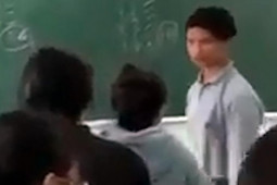 Giáo dục - du học - Nữ sinh xưng "mày - tao" với thầy giáo: Chuyên gia giáo dục nói gì?