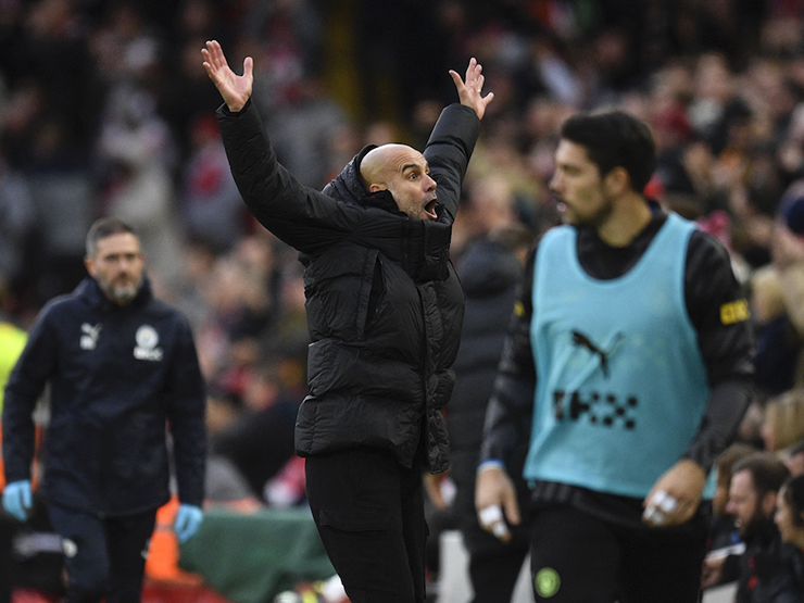 Bóng đá - FA điều tra vụ fan Liverpool tấn công Pep Guardiola và xe buýt Man City