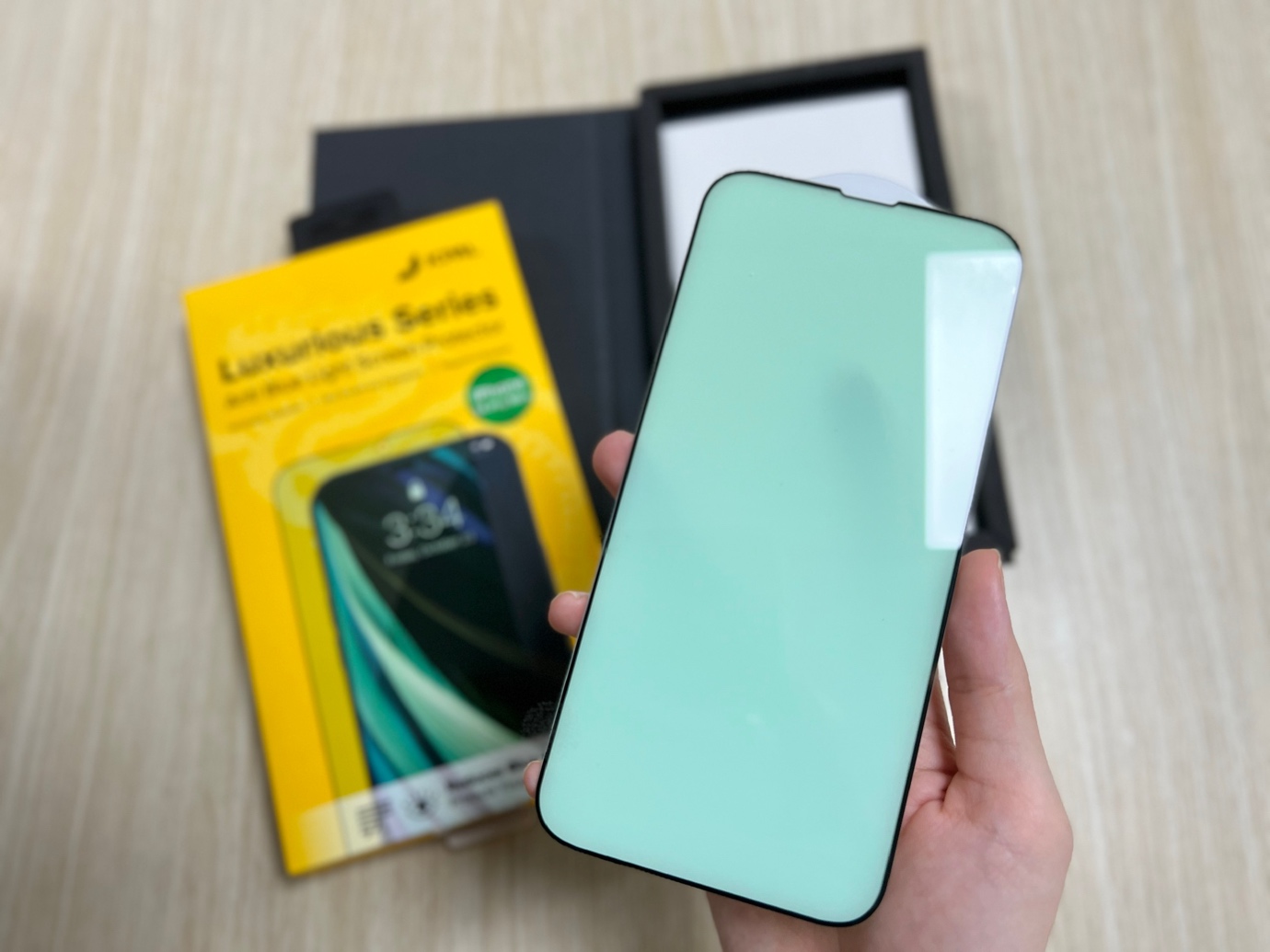 Khả năng chống bám vân tay đem đến trải nghiệm mượt mà cho người dùng iPhone 14