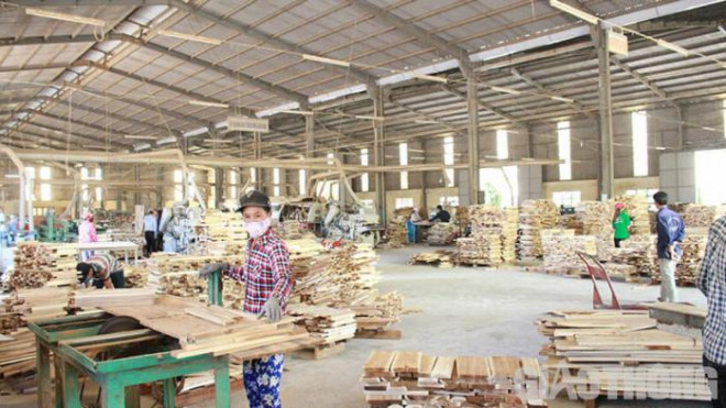 Công ty CP Sản xuất thương mại dịch vụ xuất nhập khẩu Dung Quất bị phạt hơn 600 triệu đồng vì có hành vi kê khai thuế sai quy định.