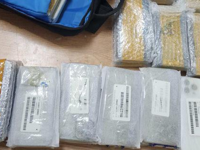 Thị trường - Tiêu dùng - ''Tóm gọn'' hơn 700 chiếc Iphone nhập lậu của hành khách tại sân bay