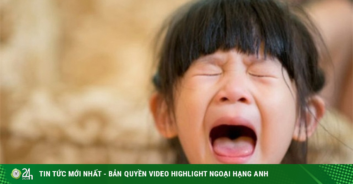 Phẫn nộ trước trò đùa quá khích của ông bố với con gái nhỏ