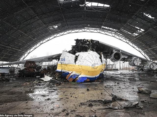 Hình ảnh về máy bay lớn nhất thế giới bị phá hủy ở Ukraine