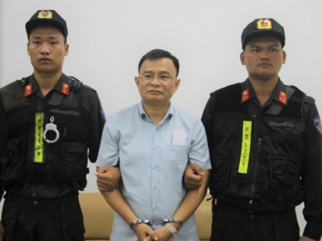 Một phó trưởng phòng Tài nguyên và Môi trường và thuộc cấp bị bắt vì “ăn” đất sân bay