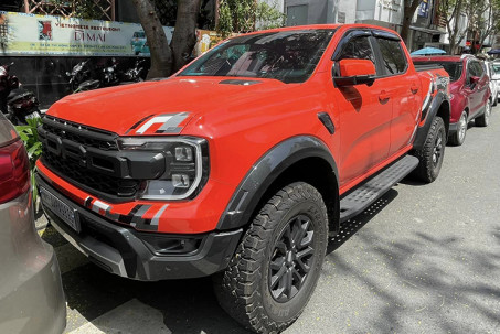 Ford Ranger Raptor xuất hiện trên đường phố Việt